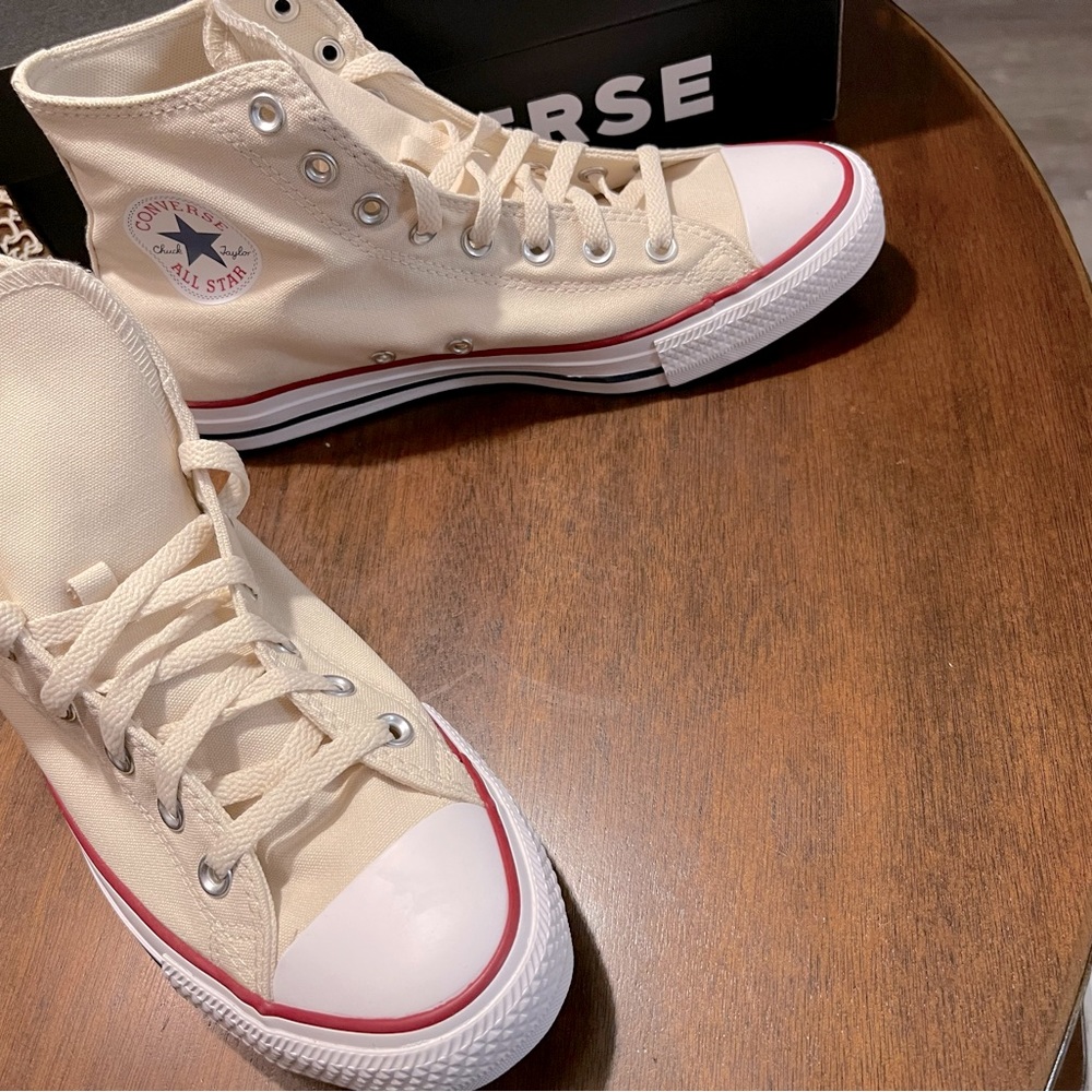 Chuck Taylor All Star Classic UNISEX HIGH TOP SHOE